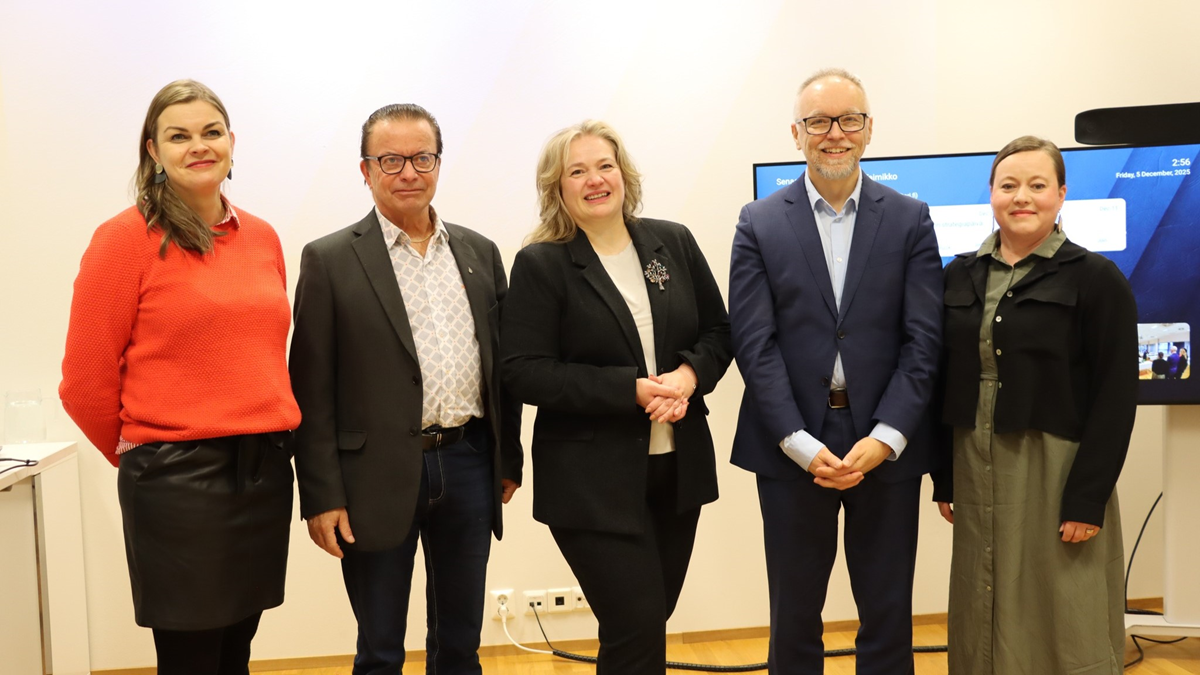 Kuvassa Anna-Kaisa Jaakkola, Anders Östergård, Karoliina Laakkonen-Pöntys, Timo Saari ja Heli Seppelvirta.