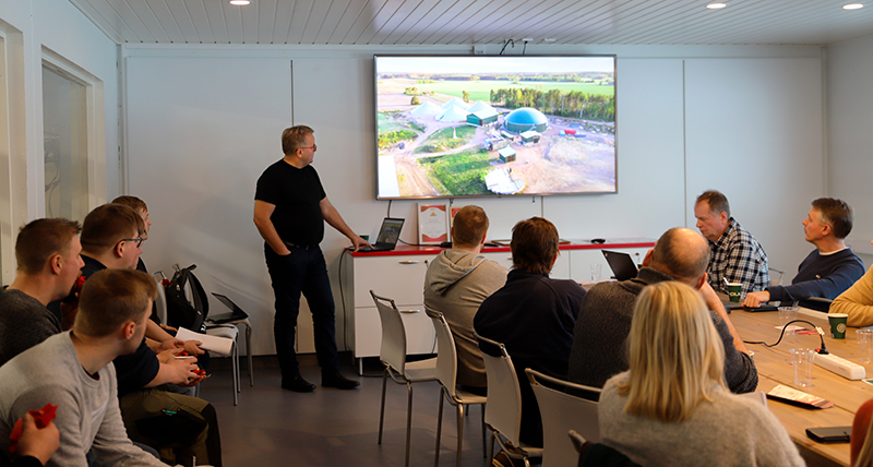 Yleisöä Sikatalous kannattavaksi ravinteita hyödyntäen -tilaisuudessa 13.12.2023